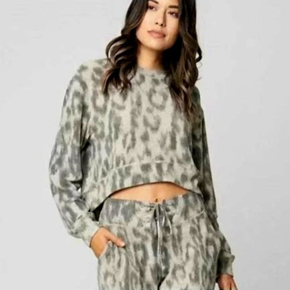 BLANK NYC GREY LEOPARD JOGGER LOUNGEWEAR SET SIZE MEDIUM